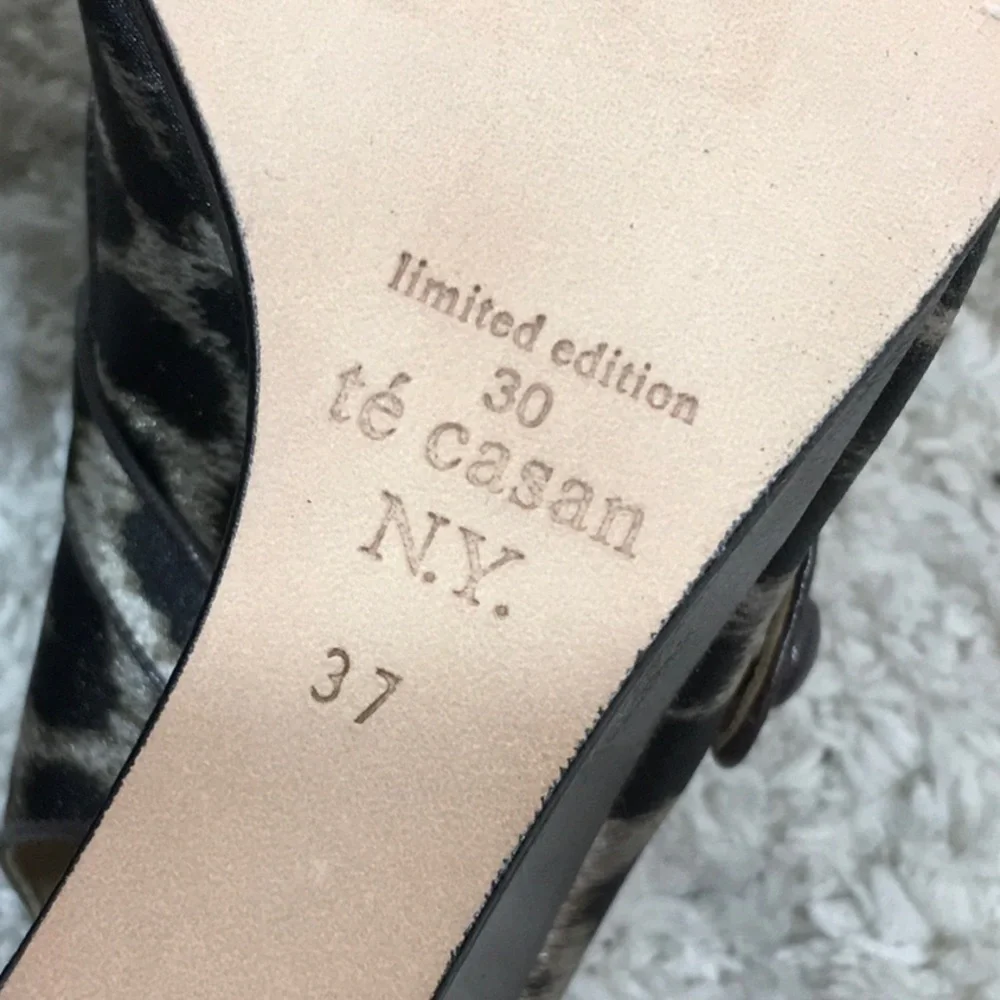 Te Casan NY animal print platform wedge